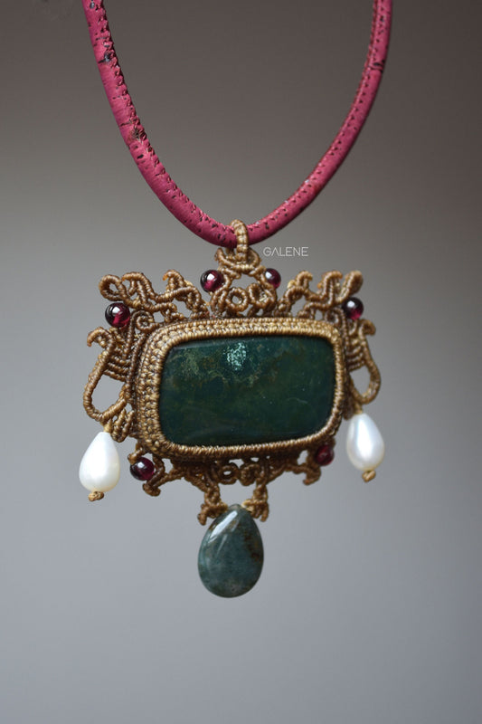 Collana Aurum in Macramè con Bloodstone e Granati | Pezzo Unico