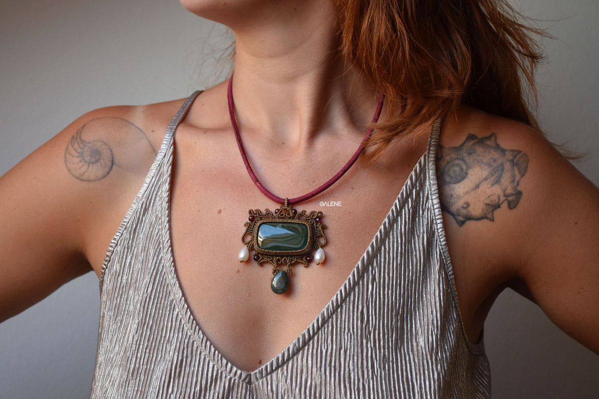 Collana Aurum in Macramè con Bloodstone e Granati | Pezzo Unico