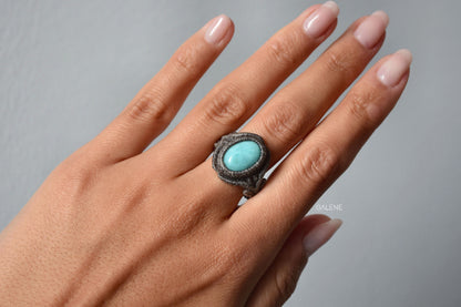 Dettaglio anello in macramè con Amazzonite