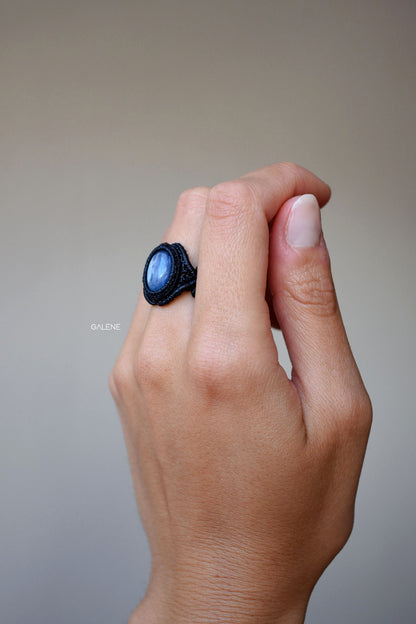 foto prodotto anello macramè con cianite blu – ideale come regalo