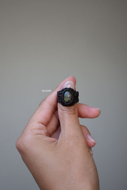 Anello rune con dragon blood, particolare 