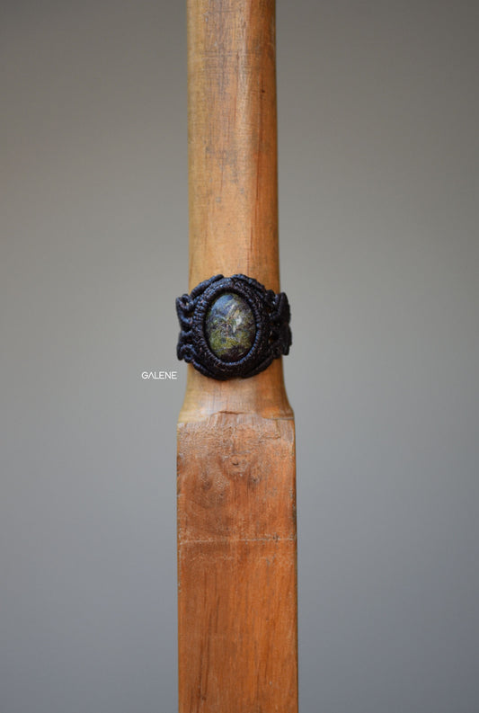 anello rune con dragon blood, zoom sulla pietra