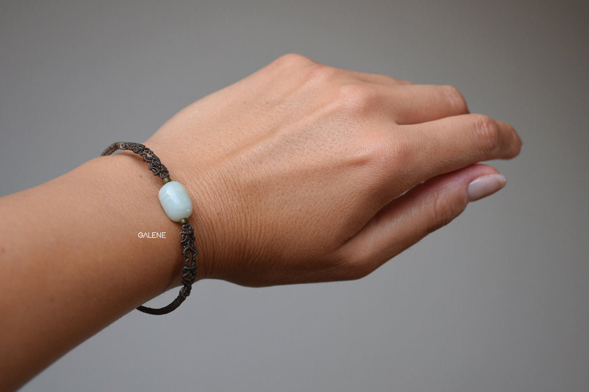 bracciale filum in macramè con amazzonite indossato