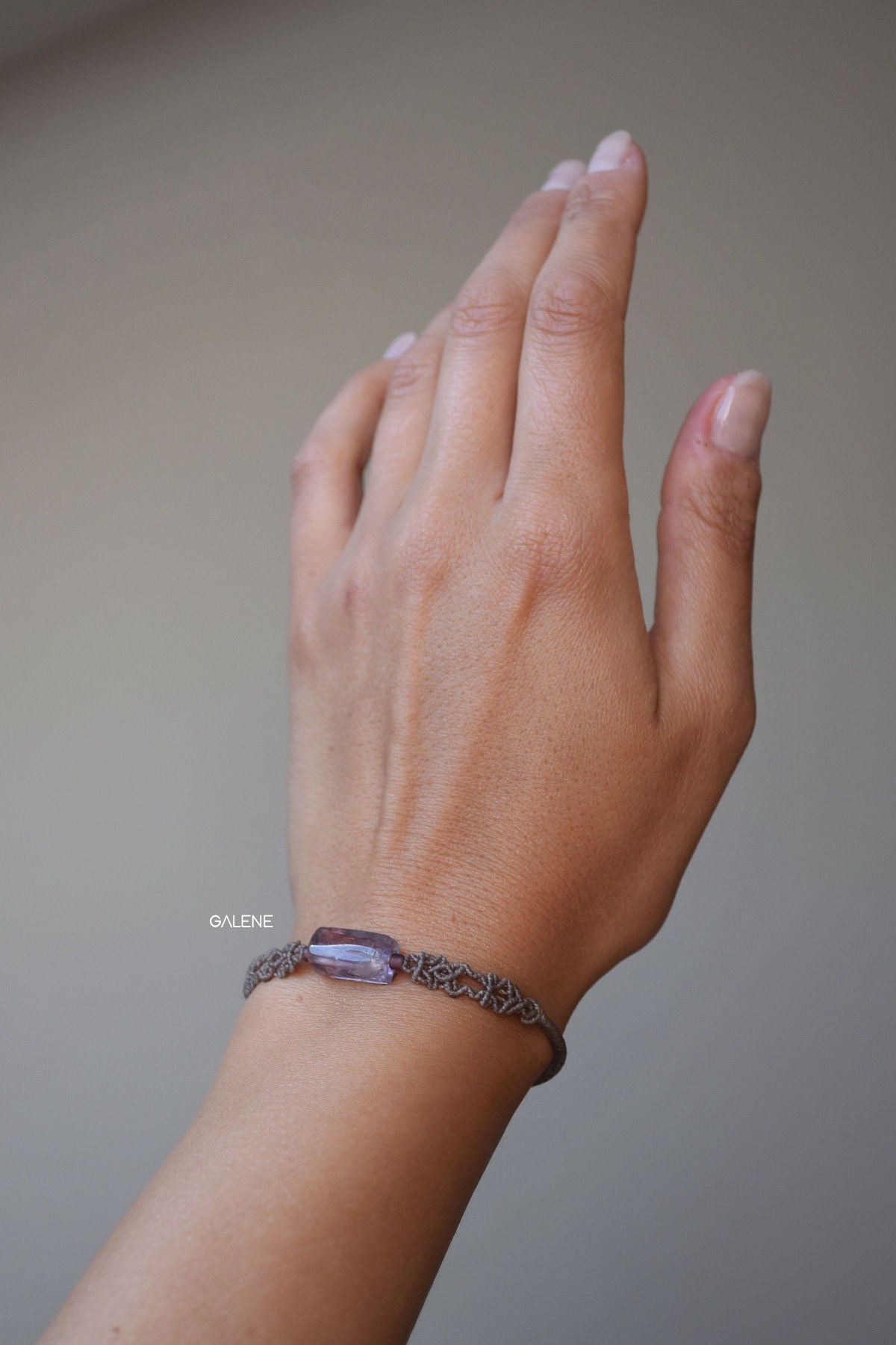 bracciale filum con ametista indossato