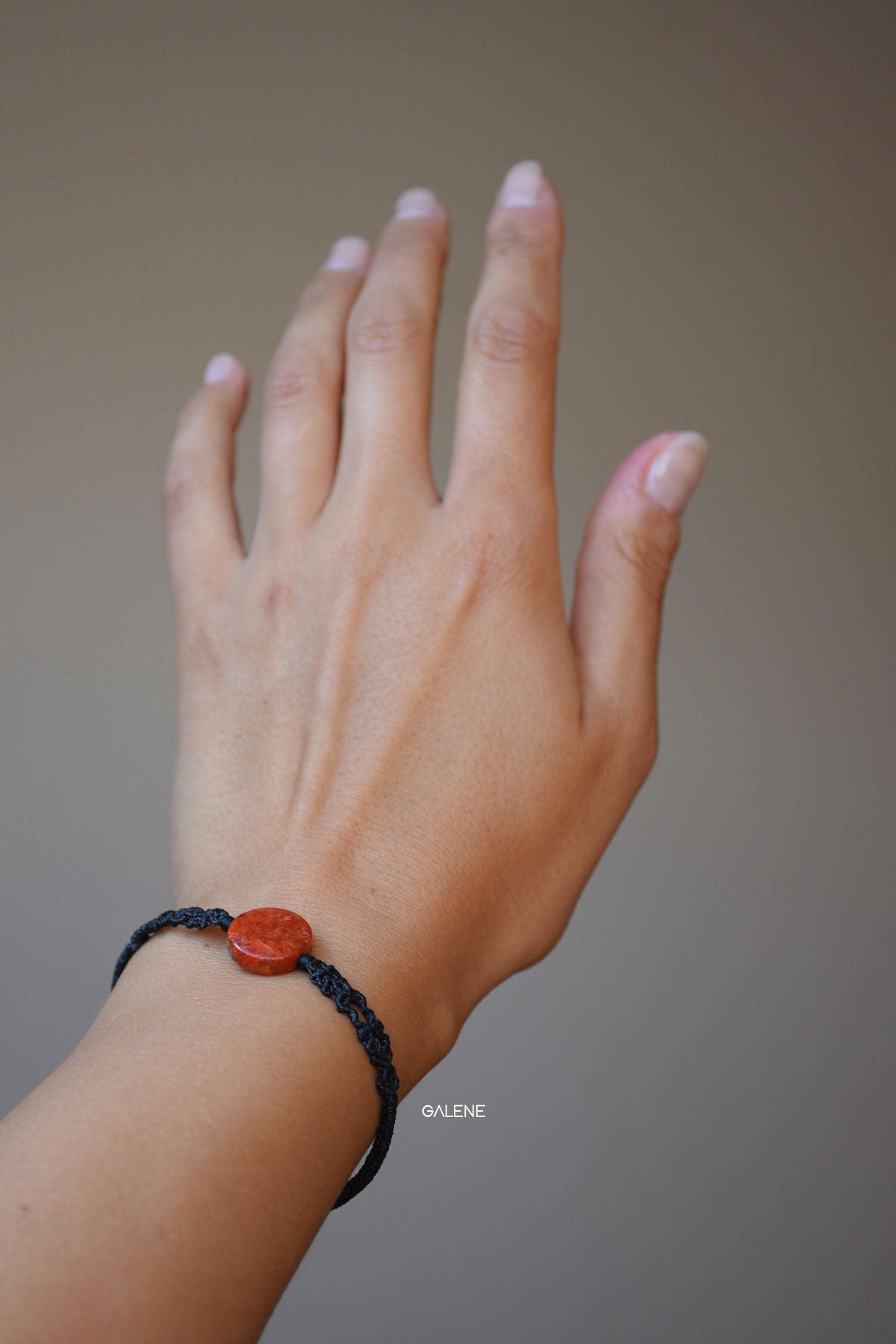 bracciale con madrepora Filum, indossato