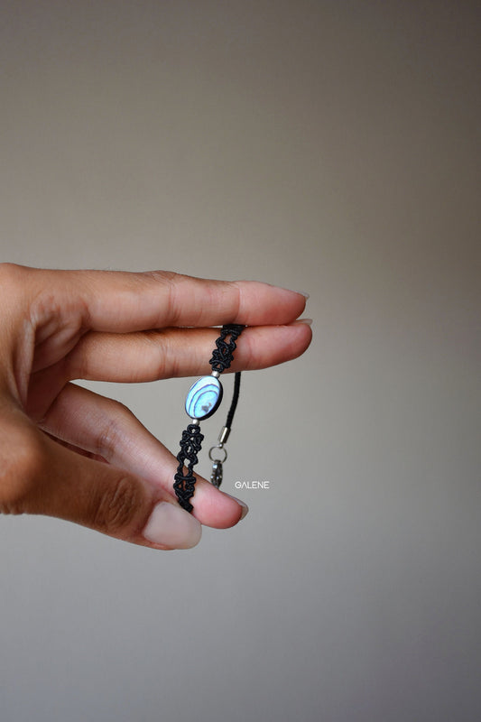 bracciale Filum in macramè con Abalone naturale – vista frontale