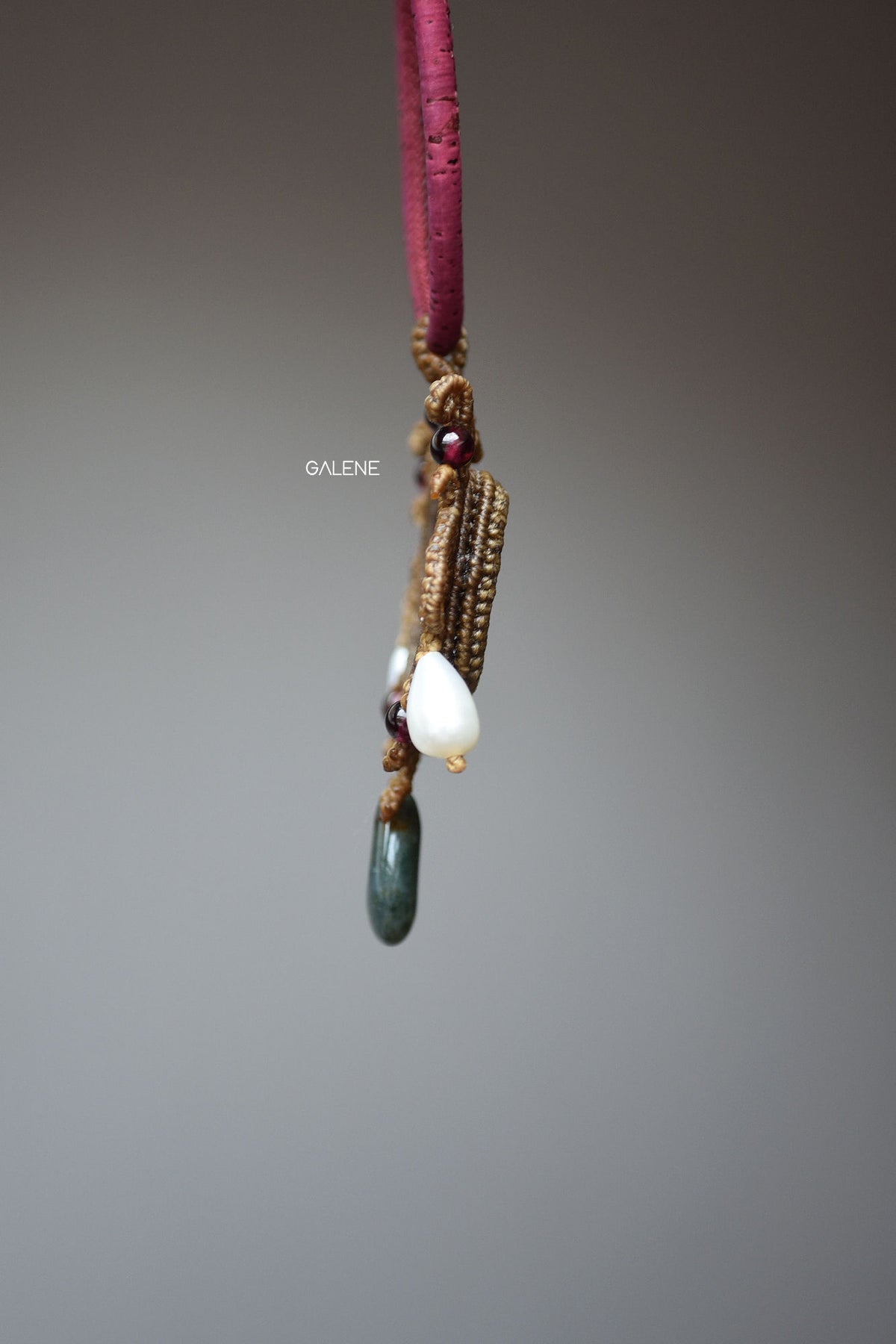 Collana Aurum in Macramè con Bloodstone e Granati | Pezzo Unico