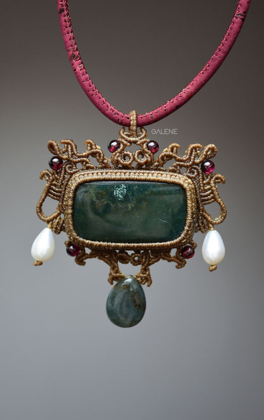 Collana Aurum in Macramè con Bloodstone e Granati | Pezzo Unico