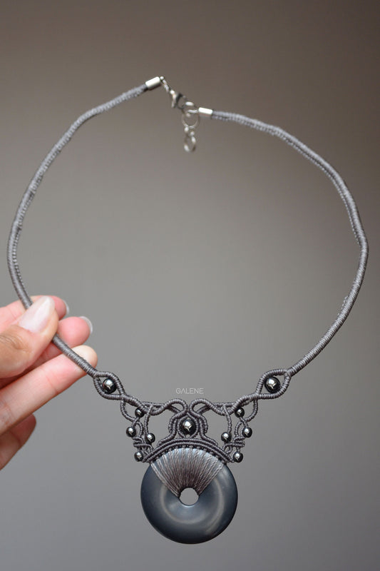Collana Lumière in macramè con Ematite naturale