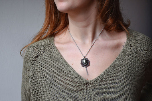 collana cammeo indossata