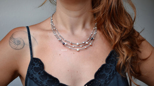 Collana multifilo in macramè con perle di fiume naturali – perle multicolor