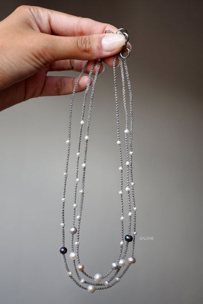 Collana multifilo in macramè con perle di fiume naturali – perle multicolor