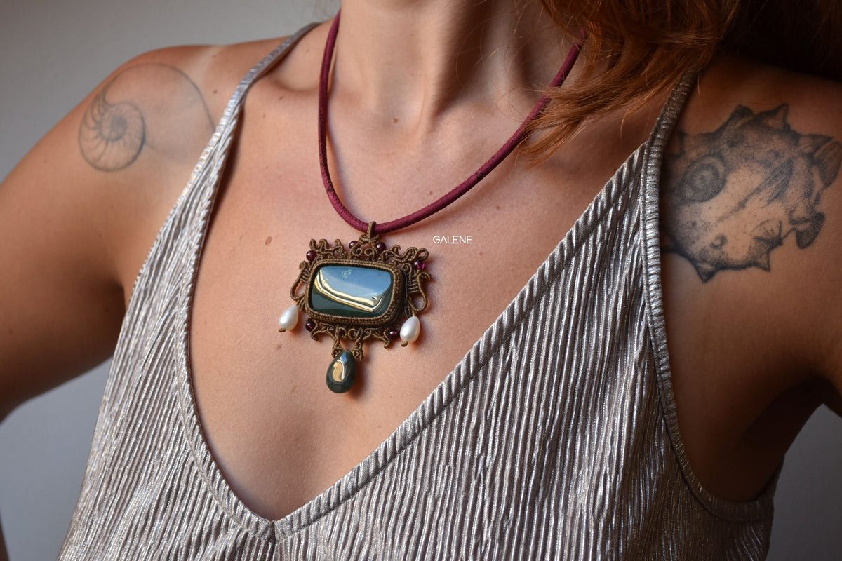 Collana Aurum in Macramè con Bloodstone e Granati | Pezzo Unico
