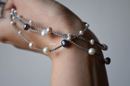 Collana multifilo in macramè con perle di fiume naturali – perle multicolor